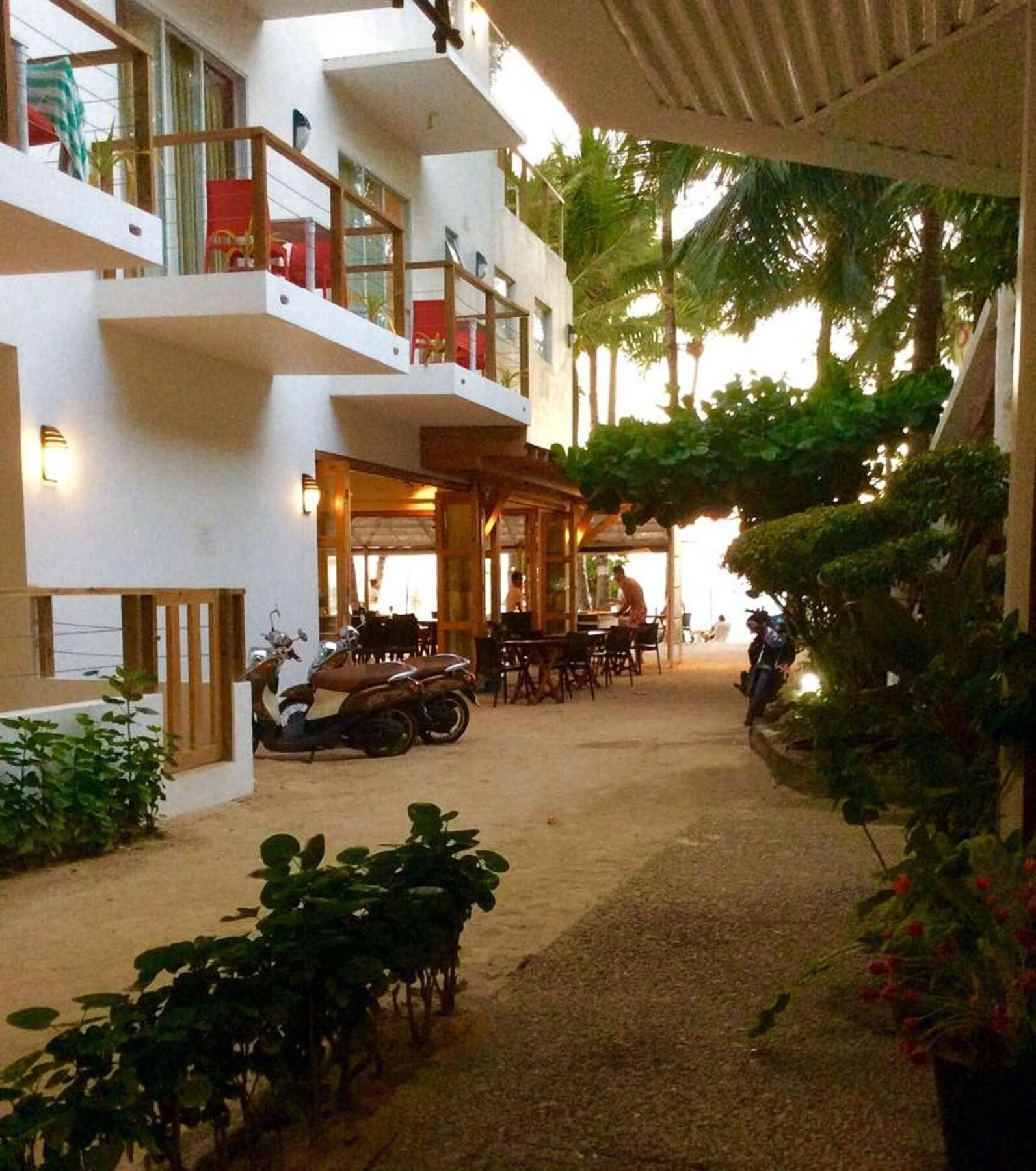 Hotel Blue Coral Boracay 3*